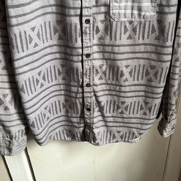 MODERN AMUSEMENT Light Grey Geometric Print Flannel Shirt-L - Picture 3 of 9